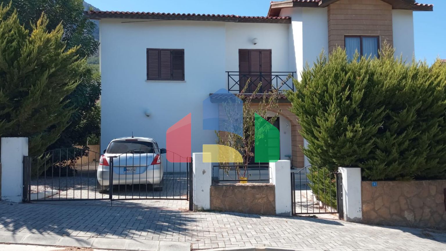 4-комнатная вилла 237 м2 у подножия гор