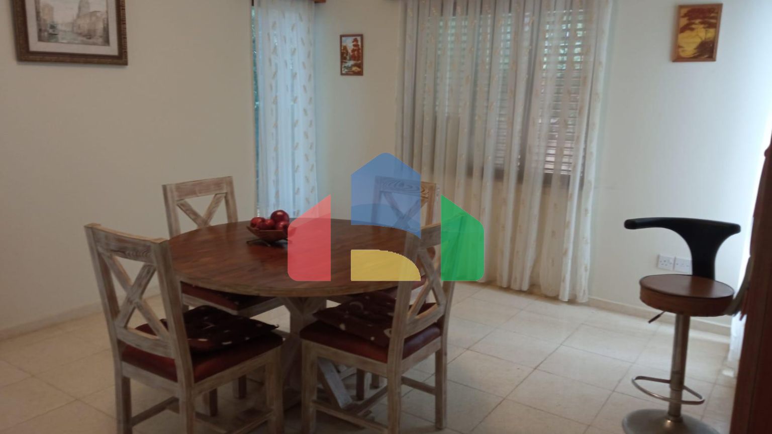 4-комнатная вилла 237 м2 у подножия гор