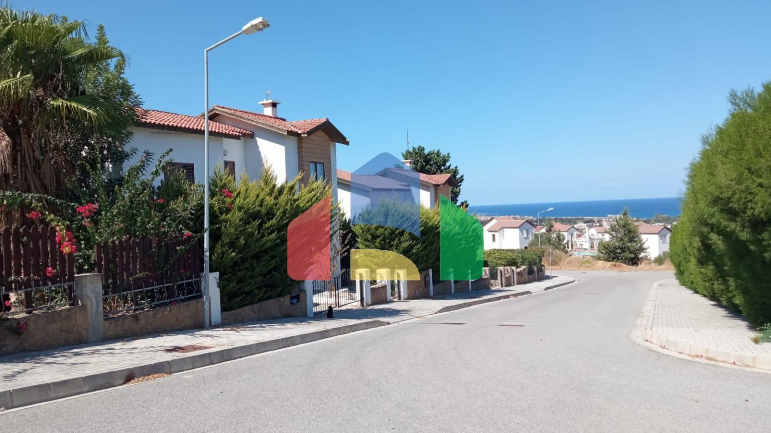 4-комнатная вилла 237 м2 у подножия гор