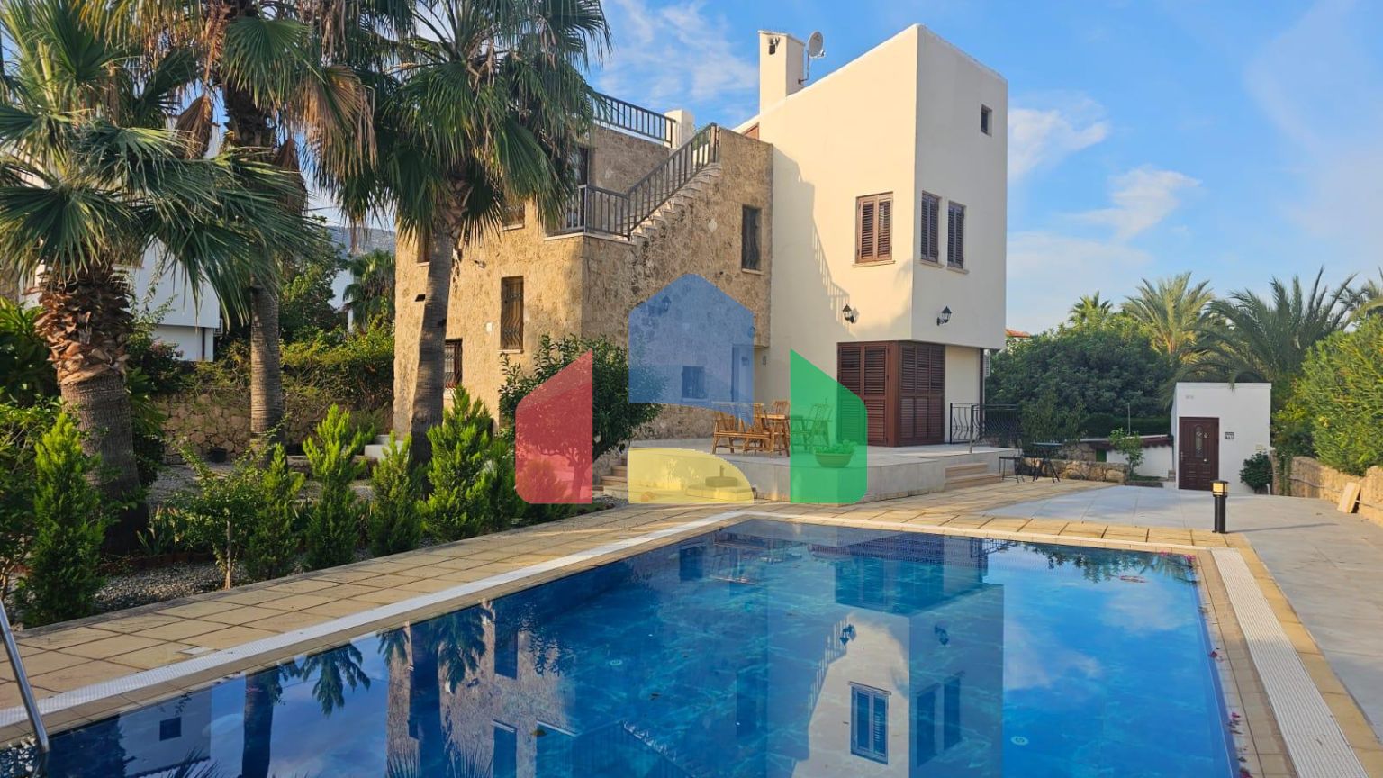 4-комнатная вилла 190м2 с бассейном