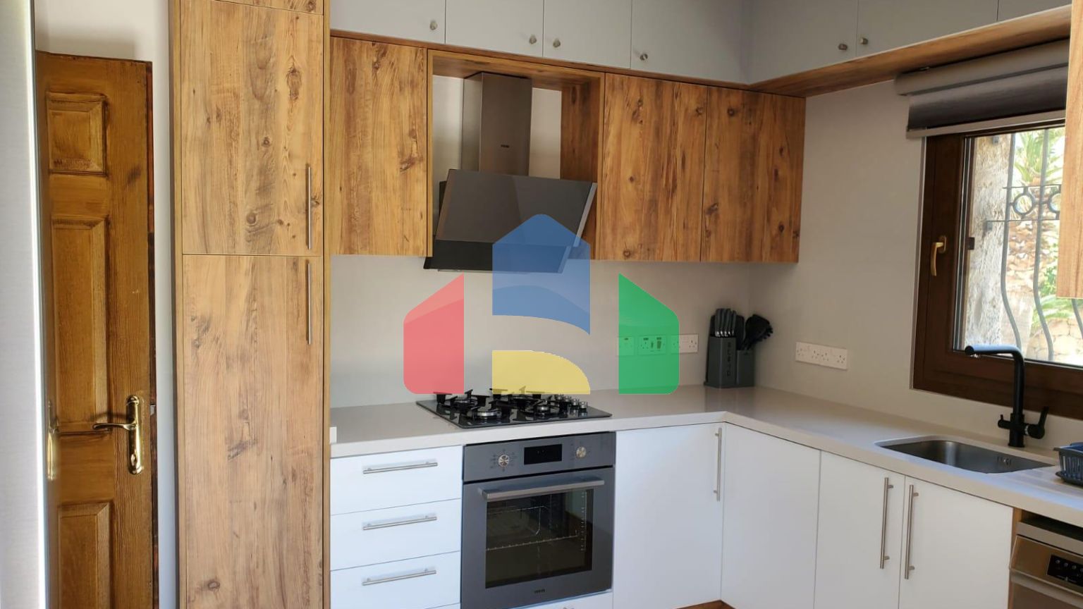 4-комнатная вилла 190м2 с бассейном