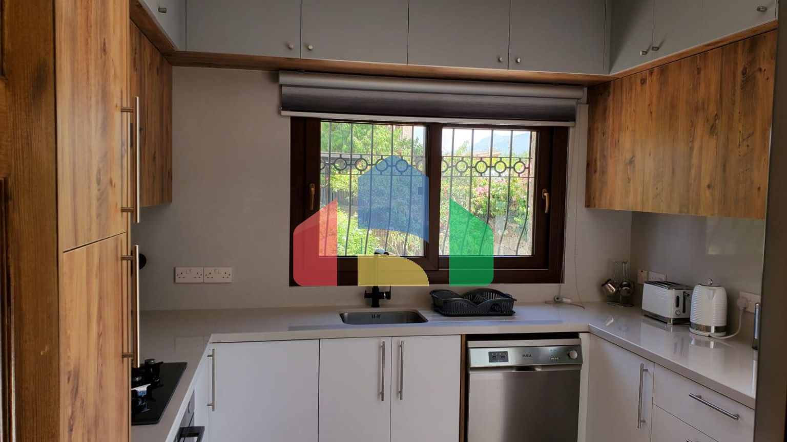 4-комнатная вилла 190м2 с бассейном