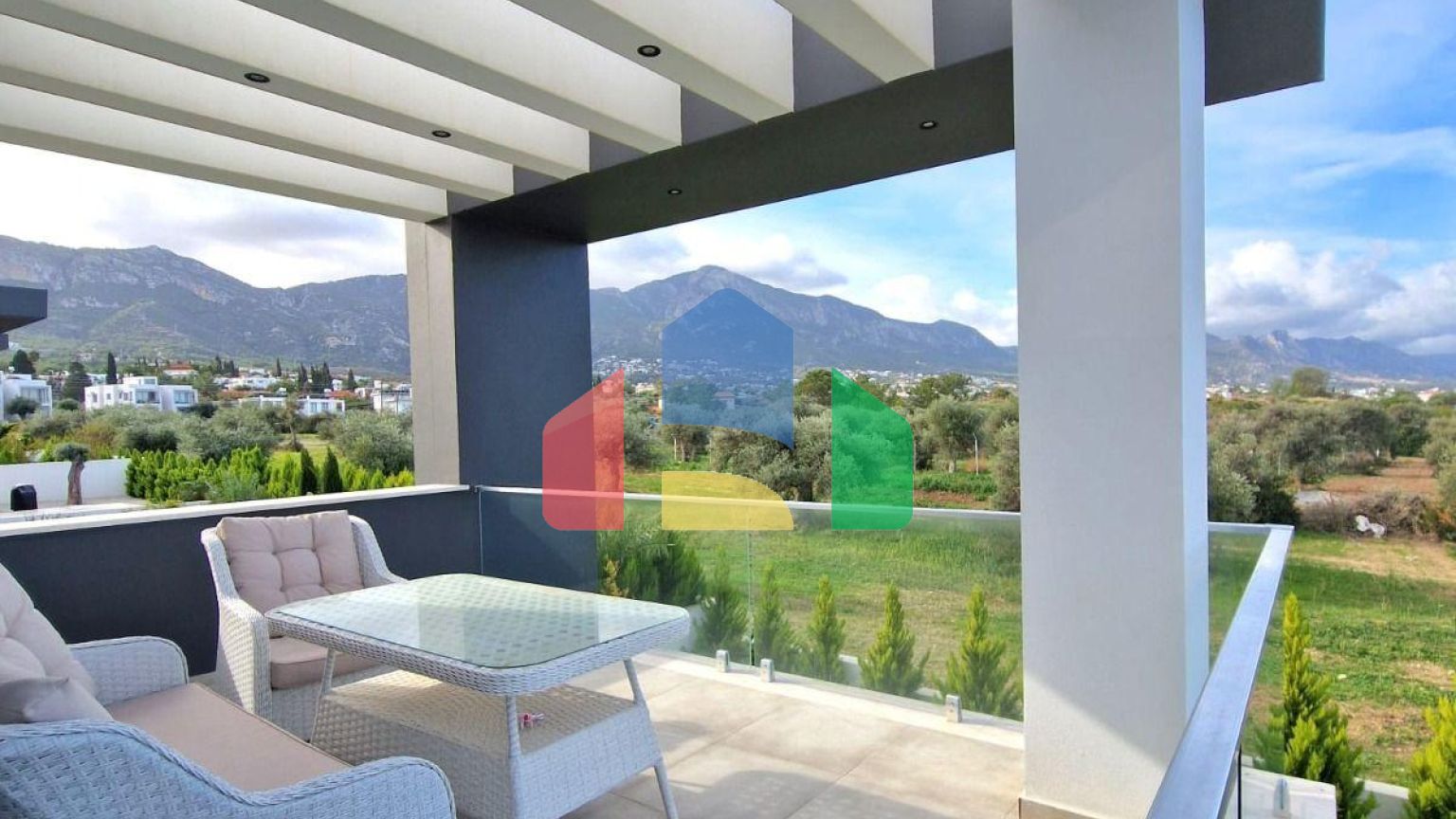 5-комнатнатная вилла 200 м2 с бассейном