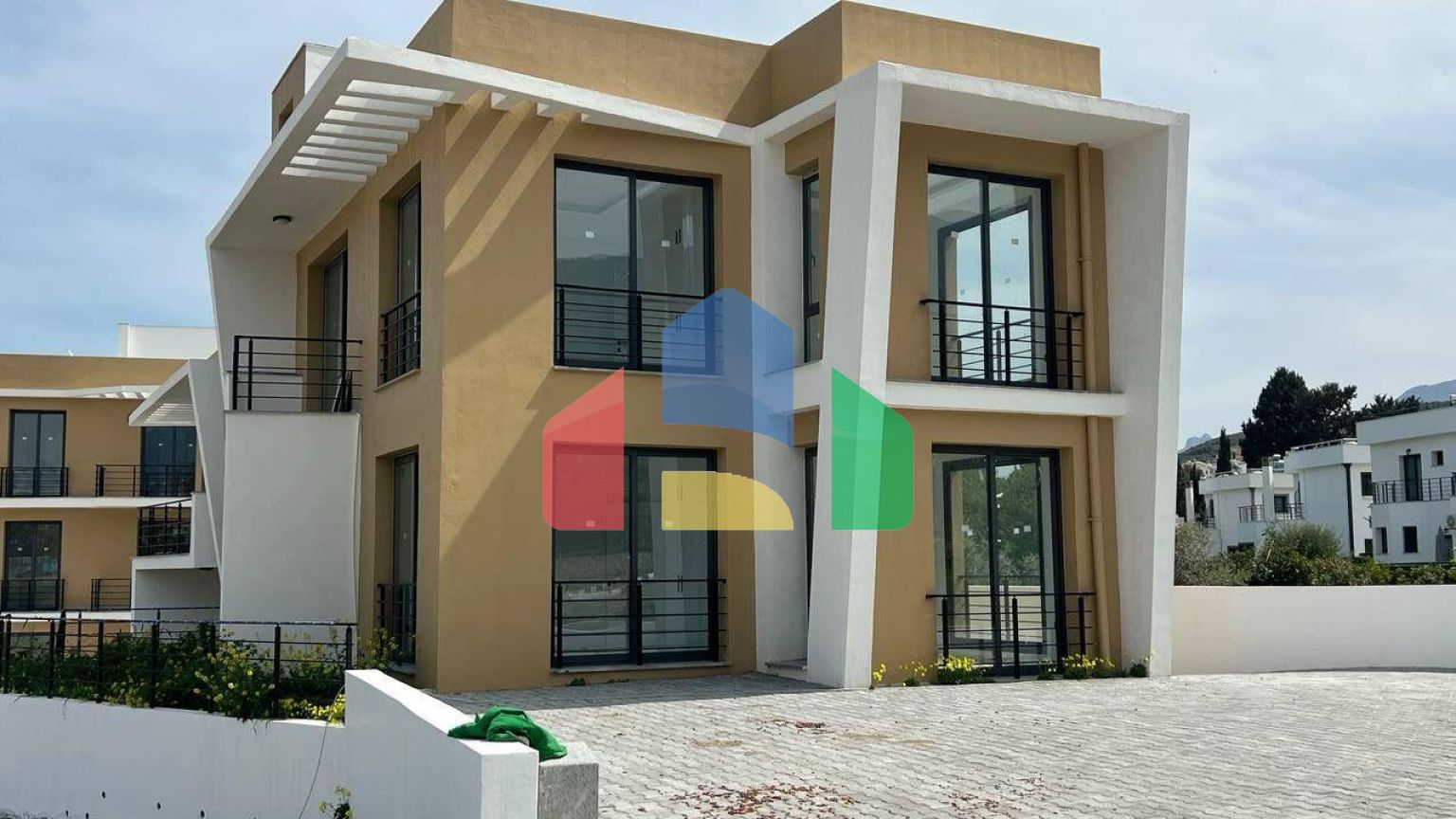 3-комнатные апартаменты 69м2 с террасой в Алсанджаке