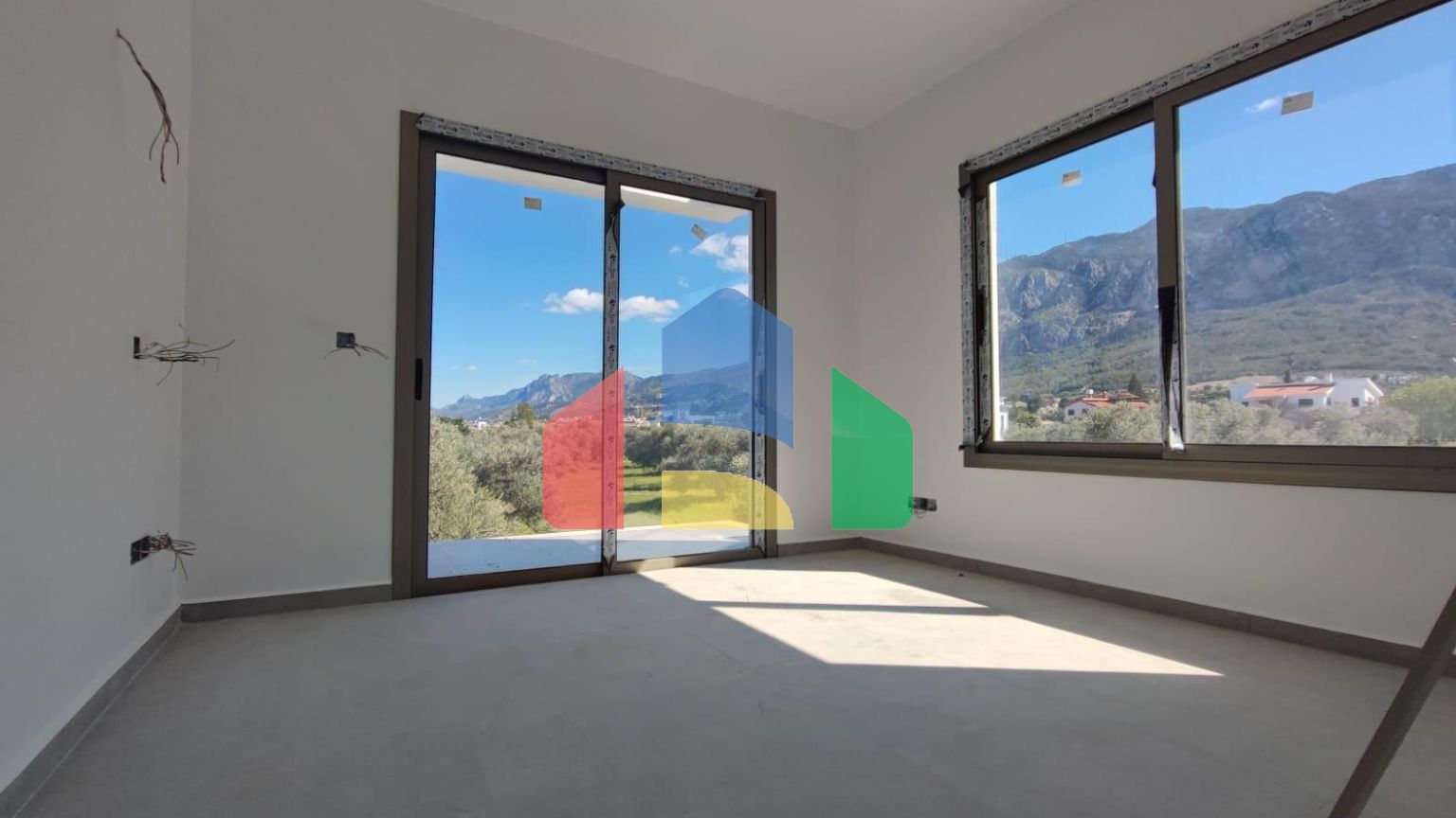 4-комнатная вилла 165 м2 с террасой на крыше