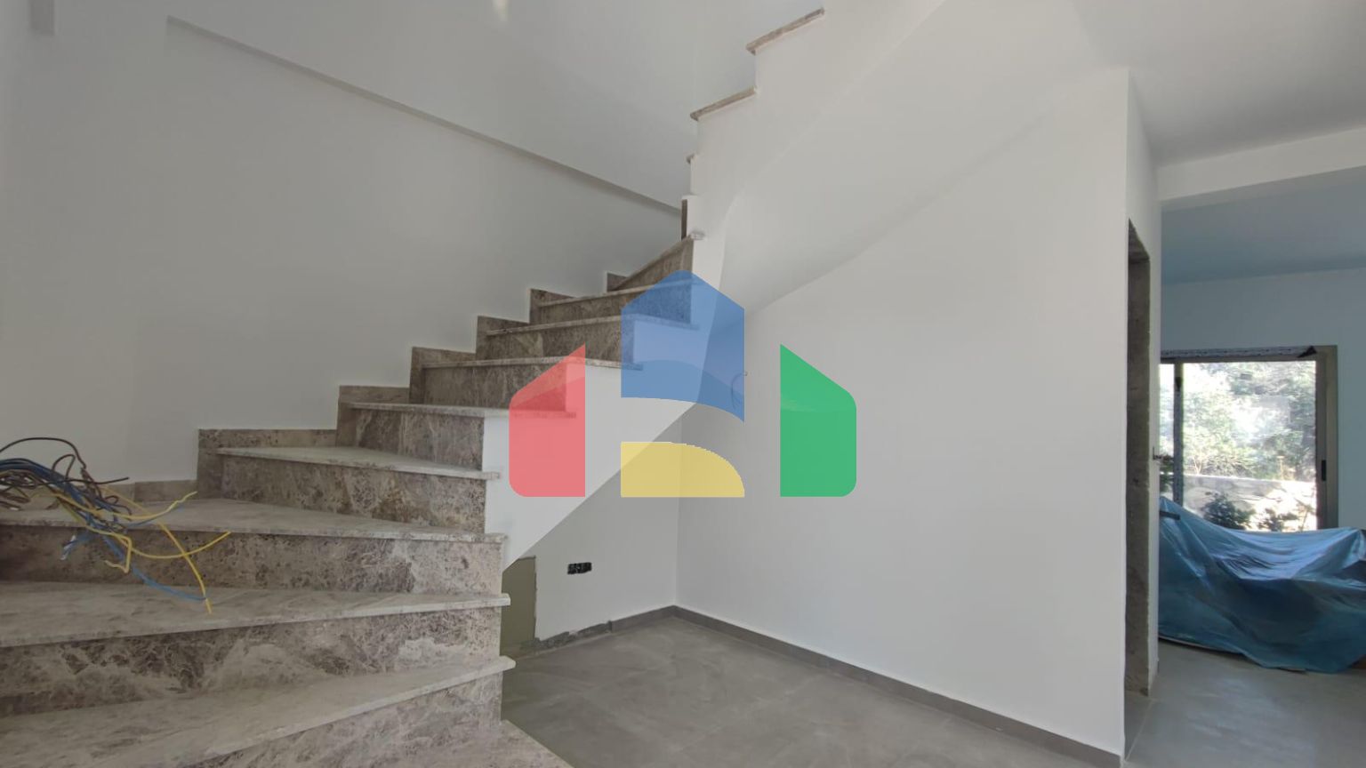 4-комнатная вилла 165 м2 с террасой на крыше