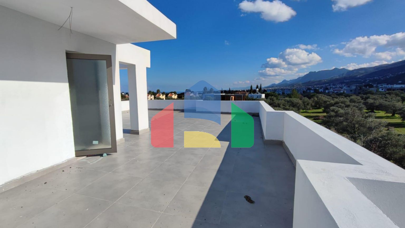 4-комнатная вилла 165 м2 с террасой на крыше