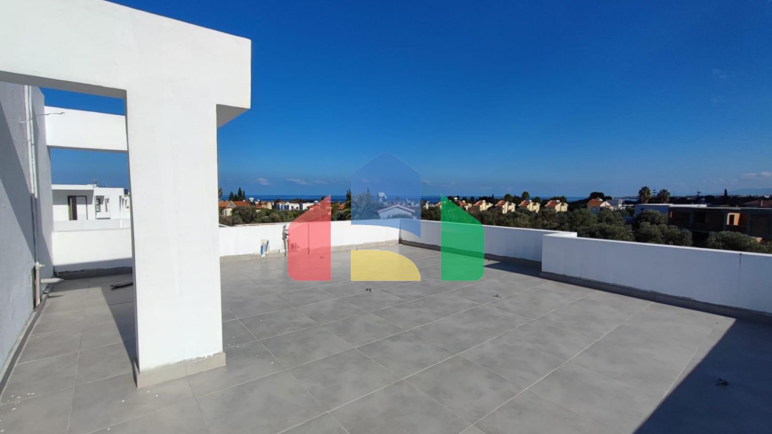 4-комнатная вилла 165 м2 с террасой на крыше