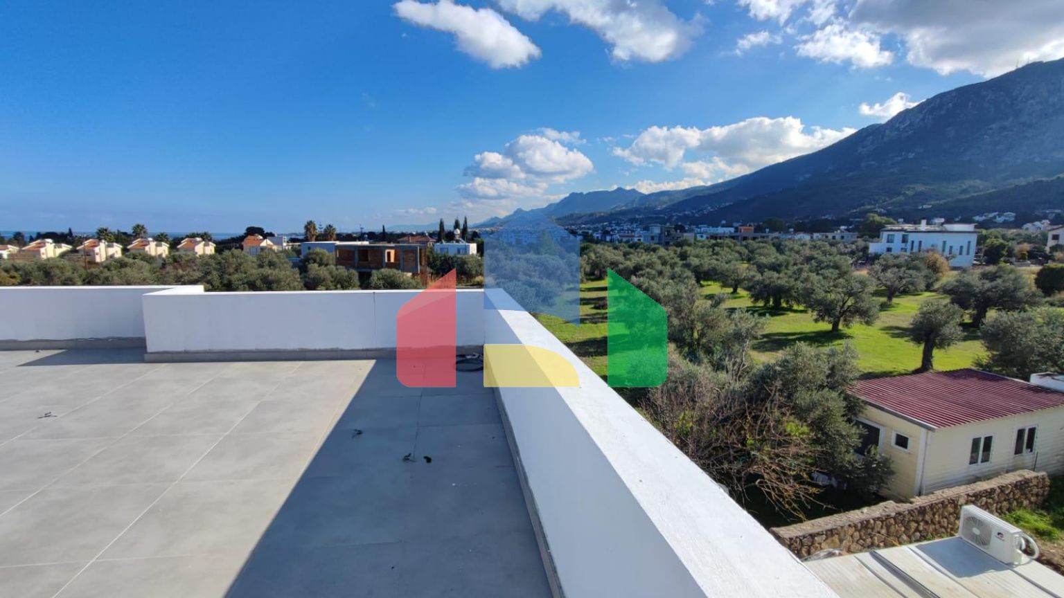 4-комнатная вилла 165 м2 с террасой на крыше