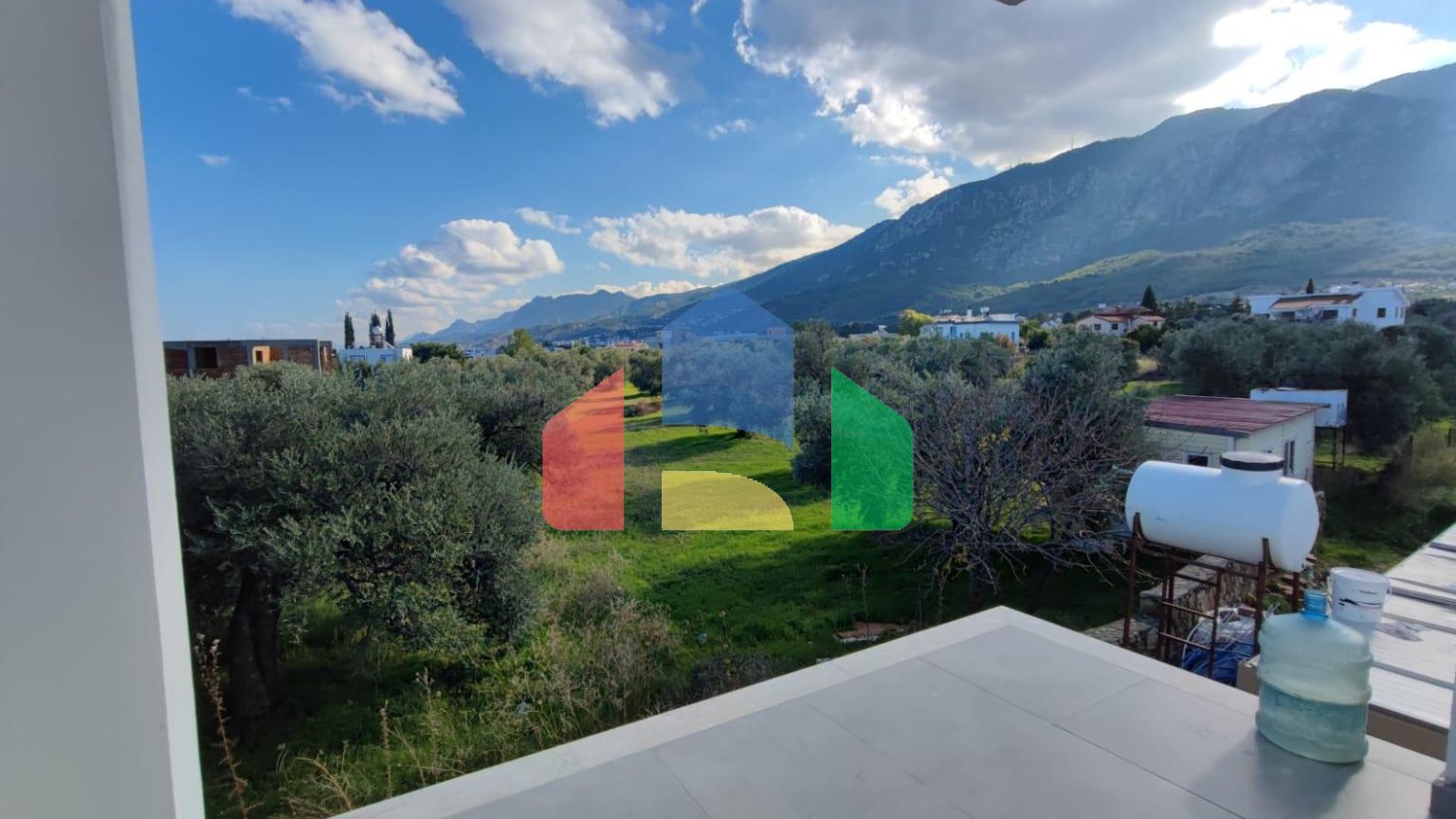 4-комнатная вилла 165 м2 с террасой на крыше