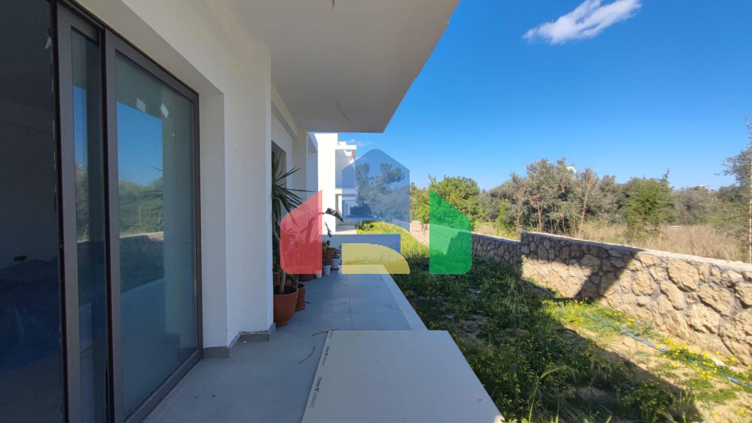 4-комнатная вилла 165 м2 с террасой на крыше