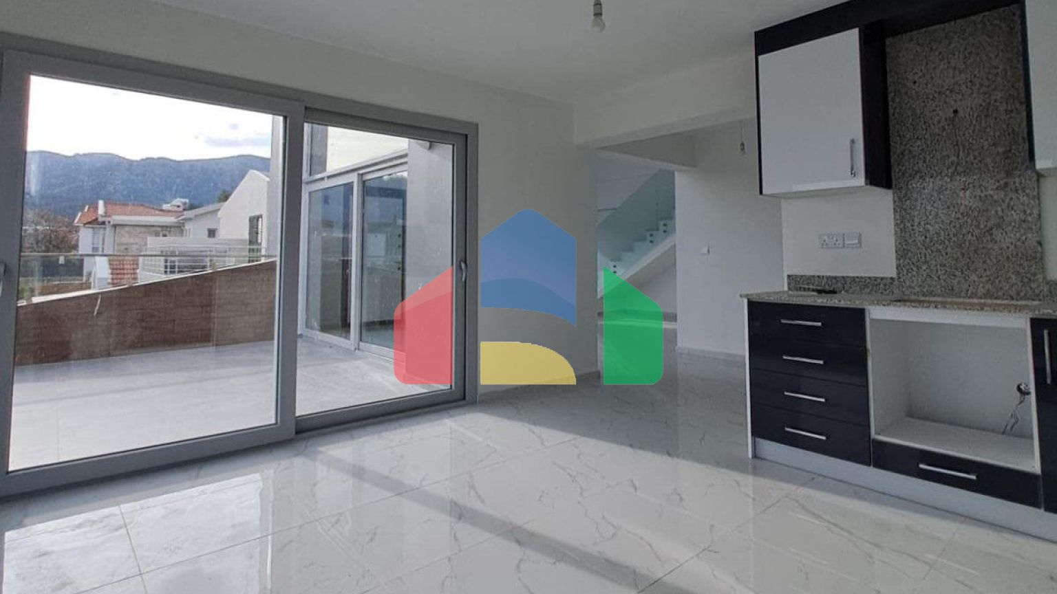 3-комнатные апартаменты loft 140 м2 с большой террасой 38 м2 в уютном комплексе