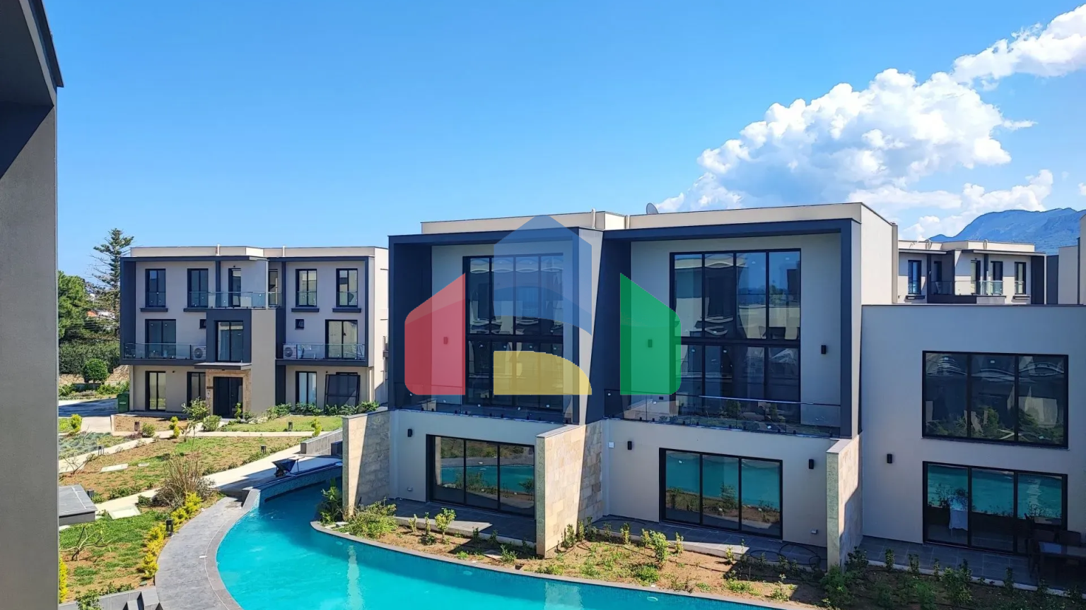 2-комнатные апартаменты loft 65м2 в 100 метрах от моря