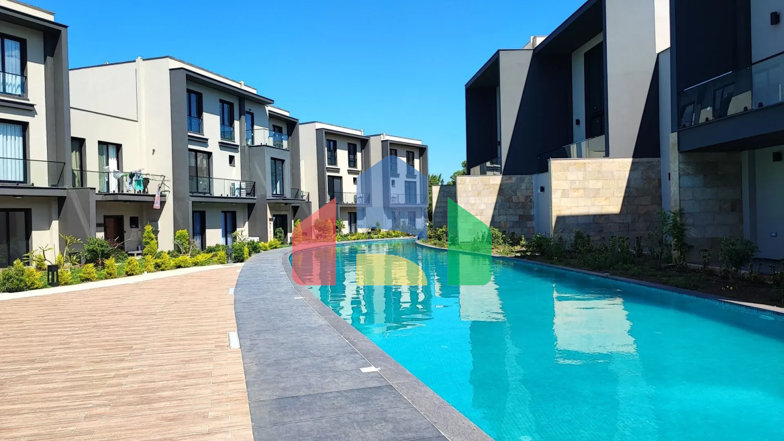 2-комнатные апартаменты loft 65м2 в 100 метрах от моря