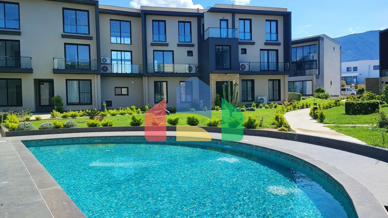 4-комнатные двухуровневые апартаменты 115 м2 в 100 метрах от моря