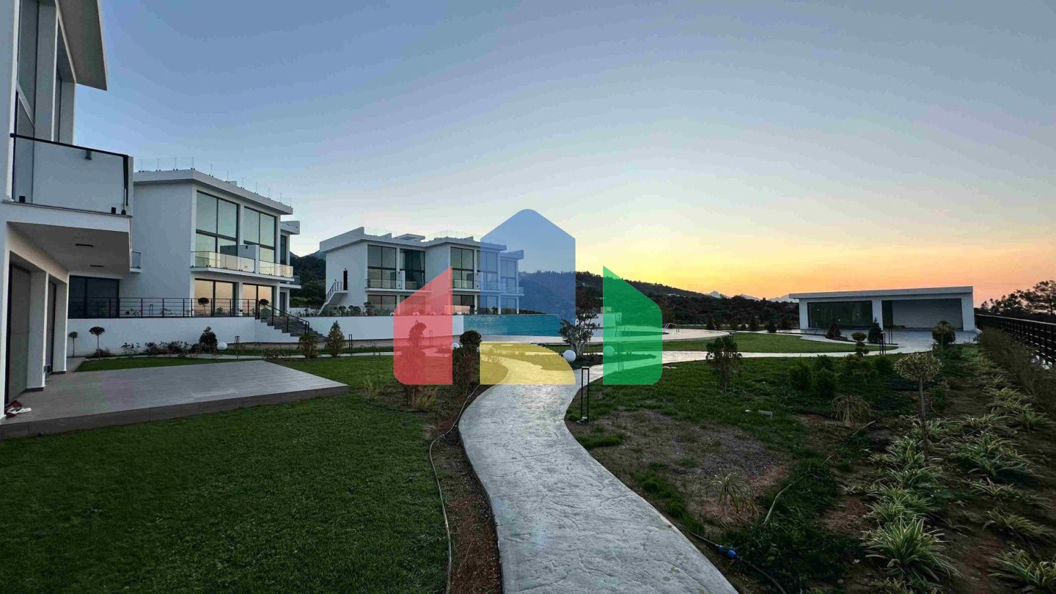 3-комнатный loft пентхаус 71 м2 с террасой на крыше 35 м2 в 350 метрах от моря 