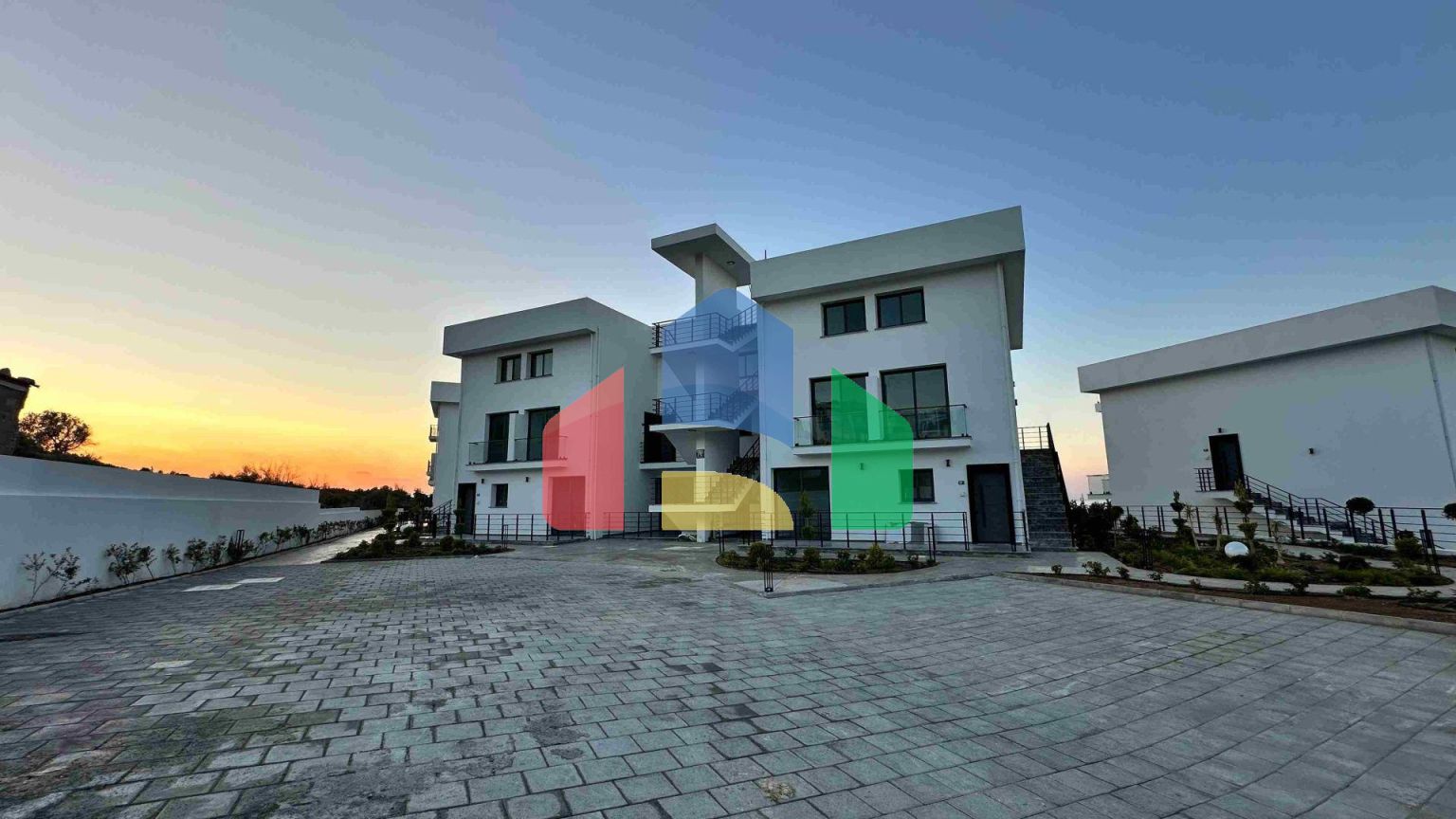 3-комнатный loft пентхаус 71 м2 с террасой на крыше 35 м2 в 350 метрах от моря 