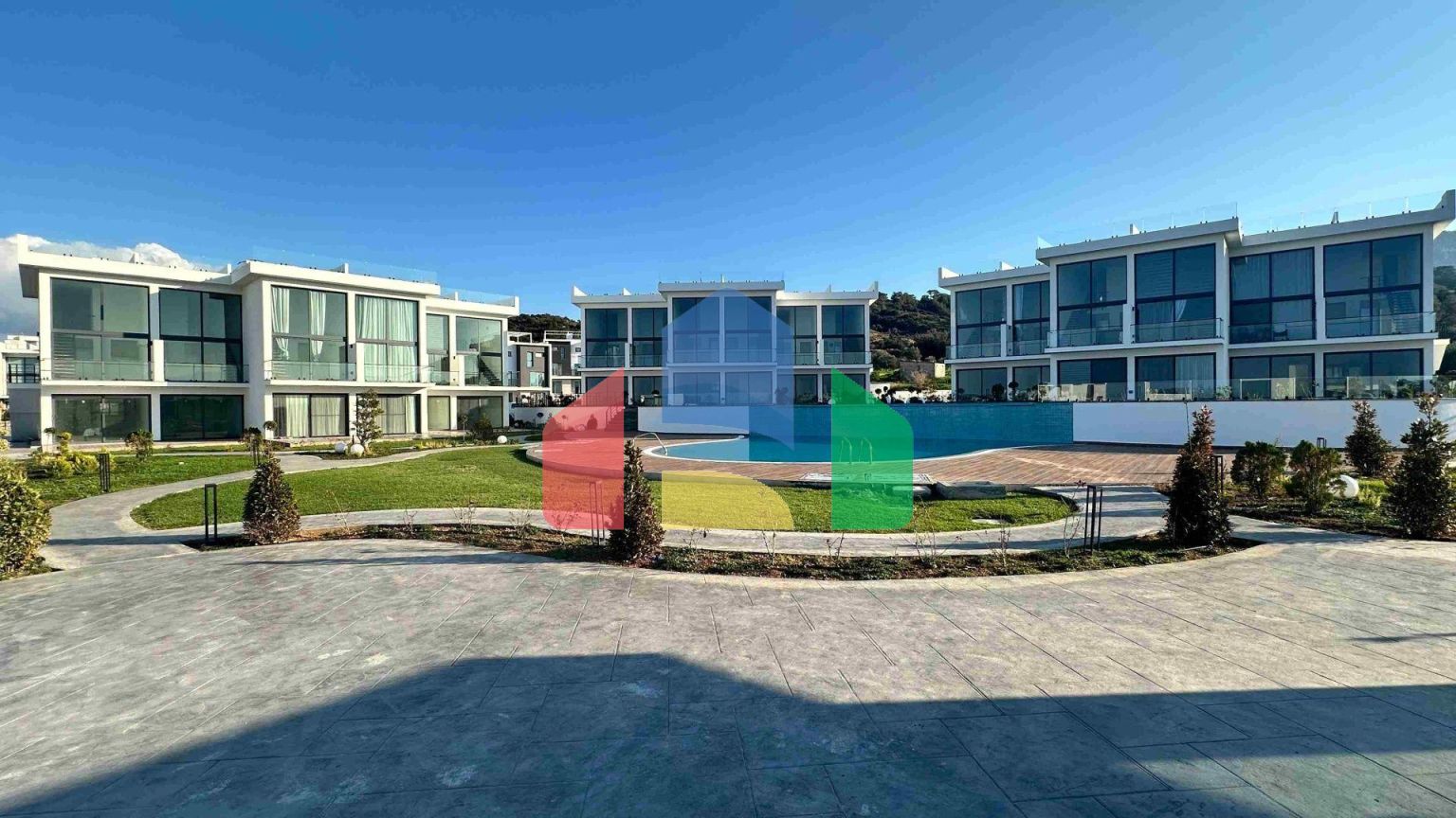 3-комнатный loft пентхаус 71 м2 с террасой на крыше 35 м2 в 350 метрах от моря 