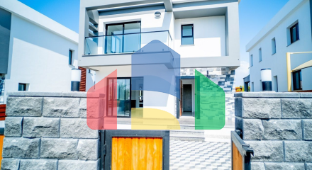 4-комнатная вилла 267 м2 с террасой 57 м2 с собственным участком земли