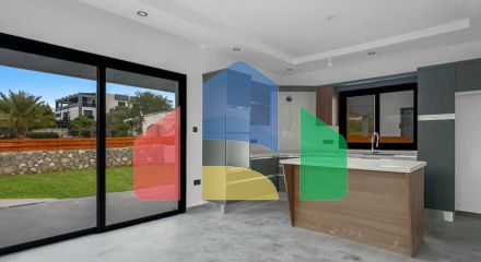 4-комнатная вилла 267 м2 с террасой 57 м2 с собственным участком земли