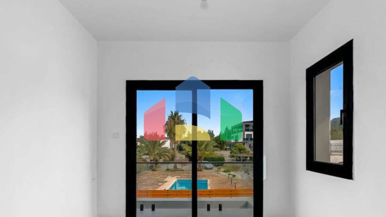 4-комнатная вилла 267 м2 с террасой 57 м2 с собственным участком земли