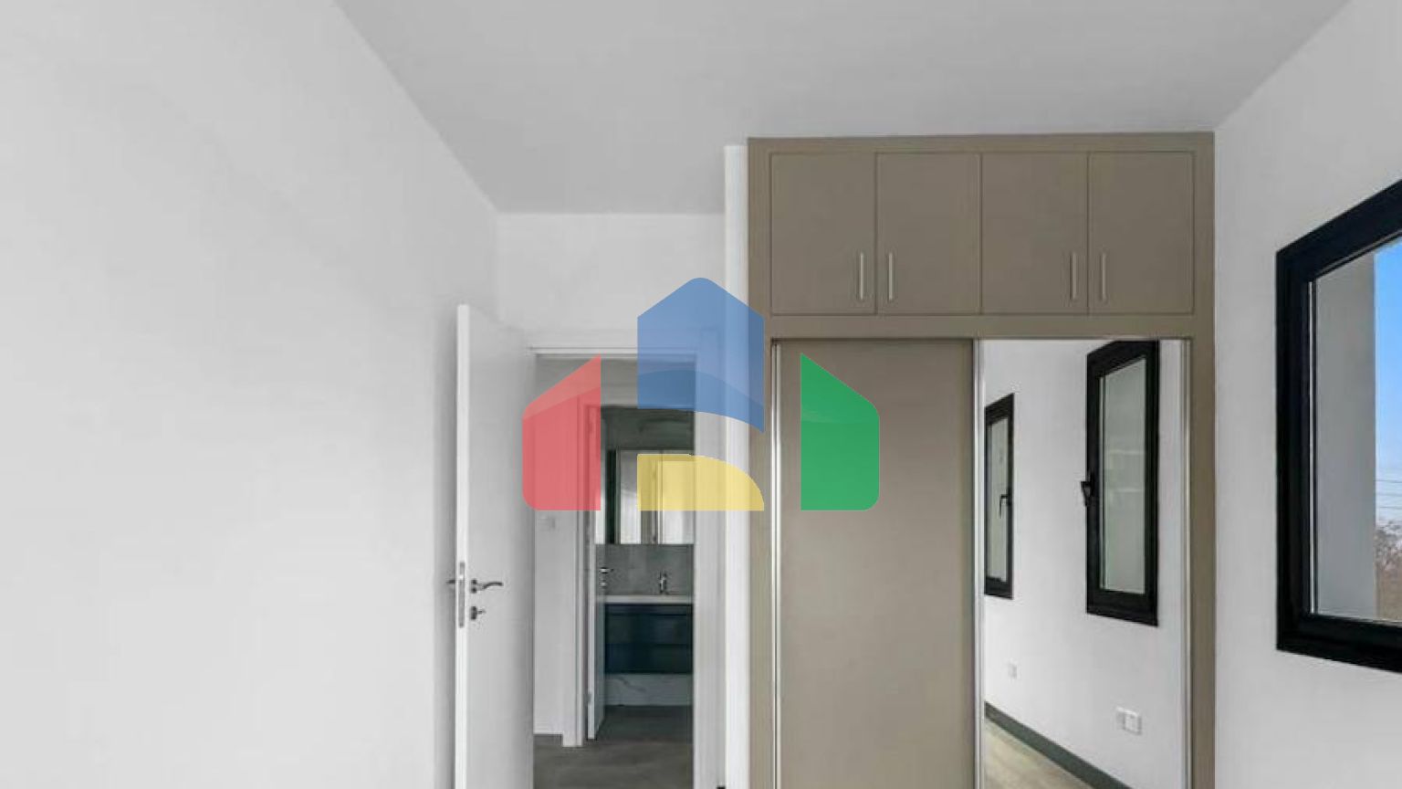 4-комнатная вилла 267 м2 с террасой 57 м2 с собственным участком земли