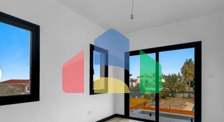 4-комнатная вилла 267 м2 с террасой 57 м2 с собственным участком земли