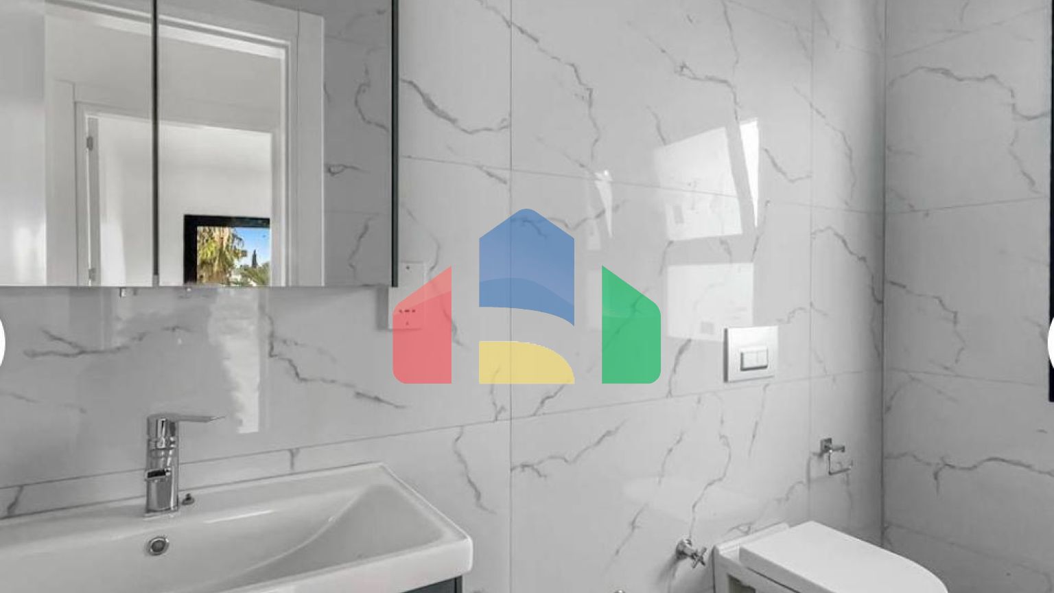 4-комнатная вилла 267 м2 с террасой 57 м2 с собственным участком земли