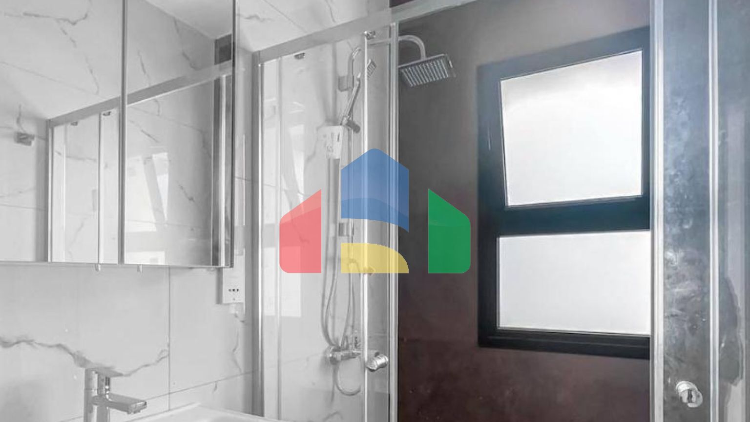 4-комнатная вилла 267 м2 с террасой 57 м2 с собственным участком земли