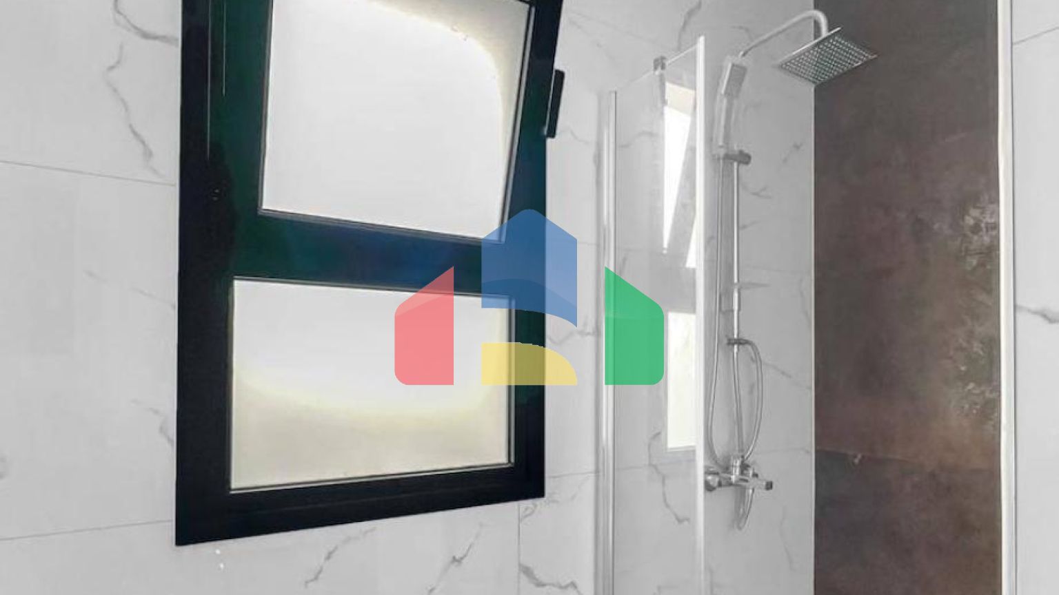 4-комнатная вилла 267 м2 с террасой 57 м2 с собственным участком земли