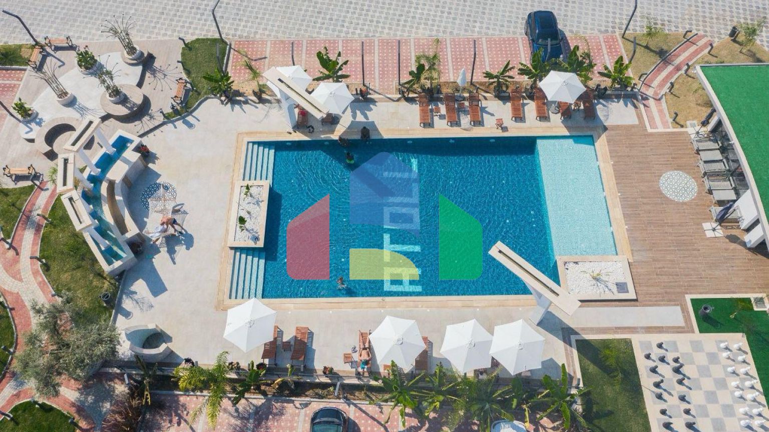 2-комнатные апартаменты 52 м2 с террасой на крыше 30 м2 и полным комплектом мебели