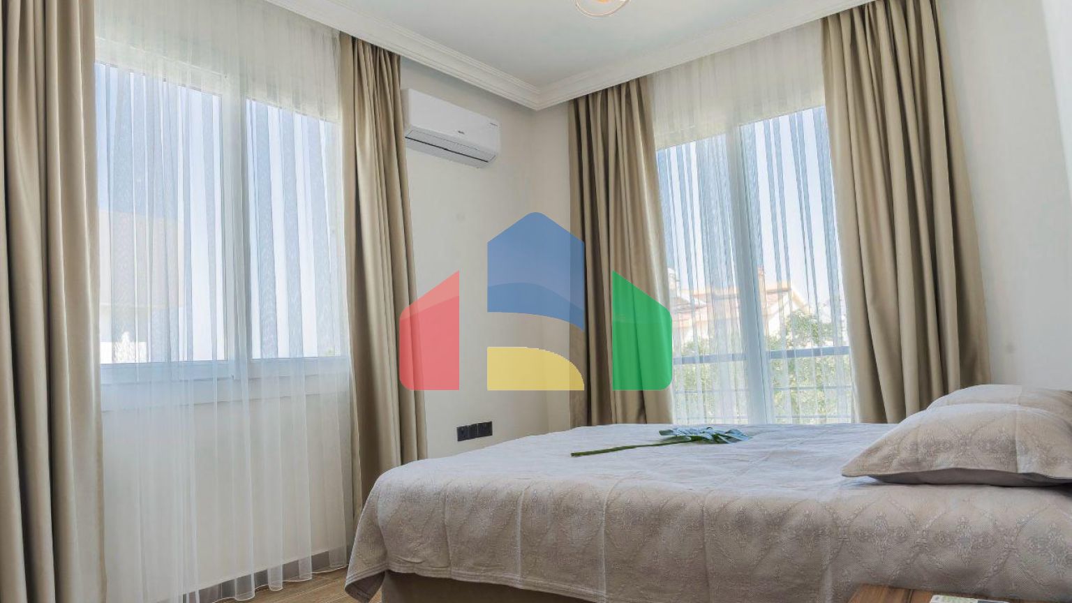 2-комнатные апартаменты 52 м2 с террасой на крыше 30 м2 и полным комплектом мебели