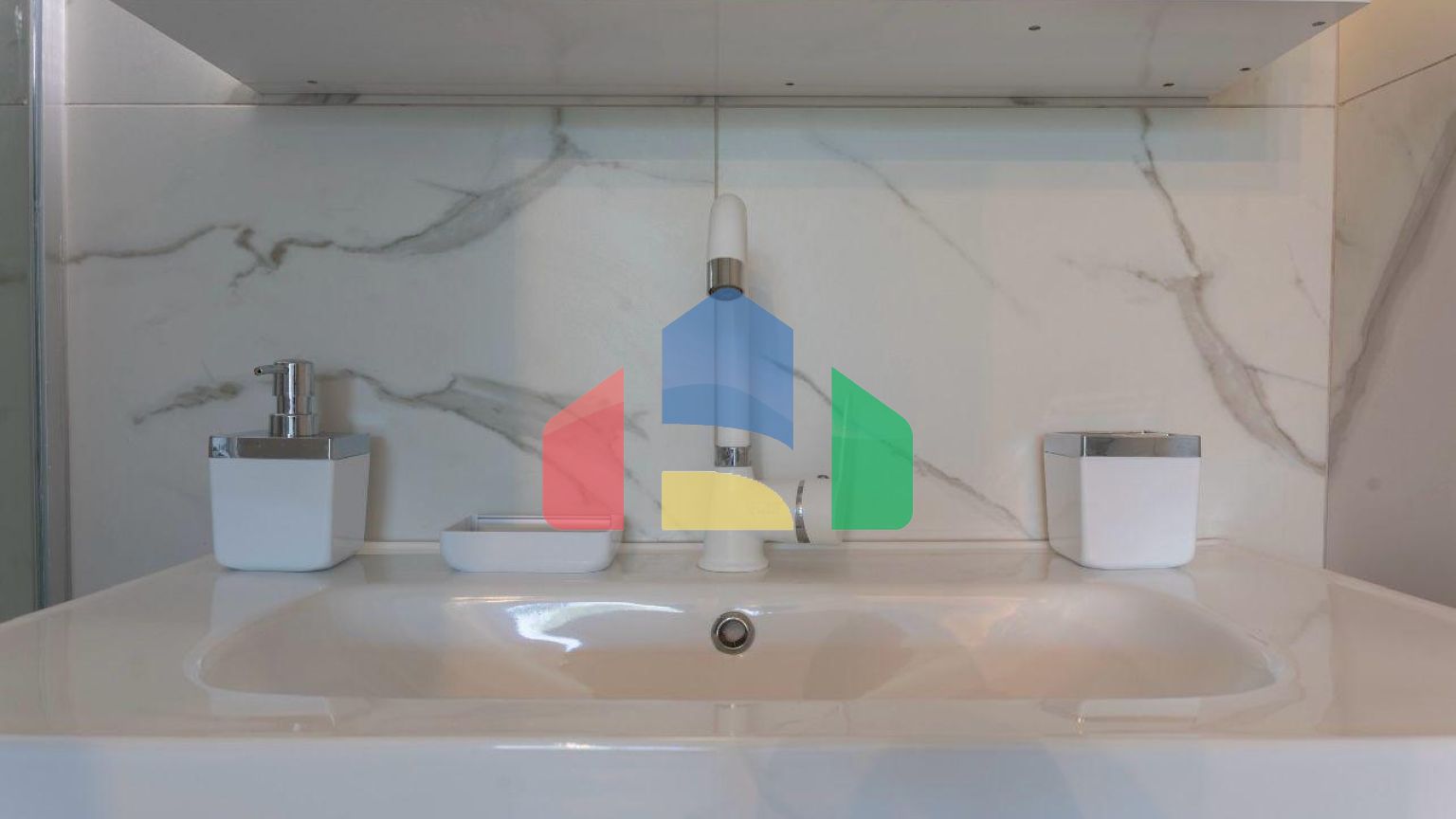 2-комнатные апартаменты 52 м2 с террасой на крыше 30 м2 и полным комплектом мебели