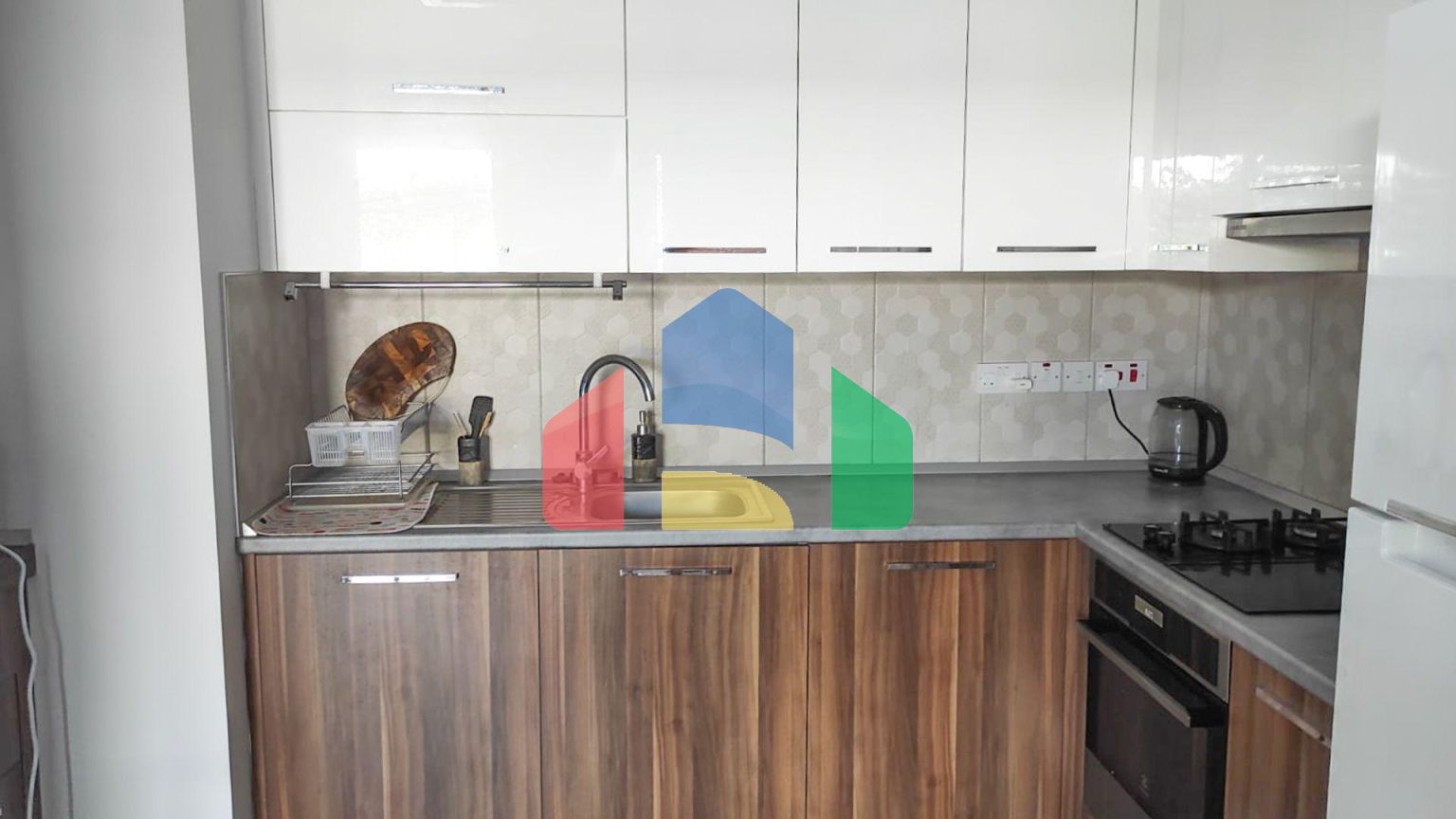 3-комнатные апартаменты 102 м2 с террасой 21 м2 и садом 30 м2 в 500 метрах от моря