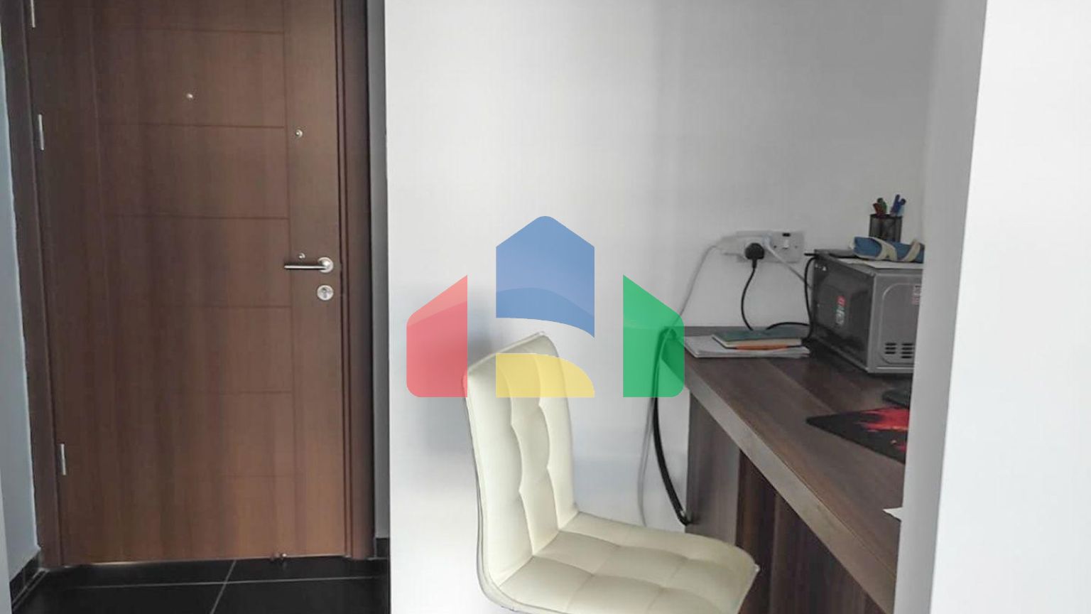 3-комнатные апартаменты 102 м2 с террасой 21 м2 и садом 30 м2 в 500 метрах от моря