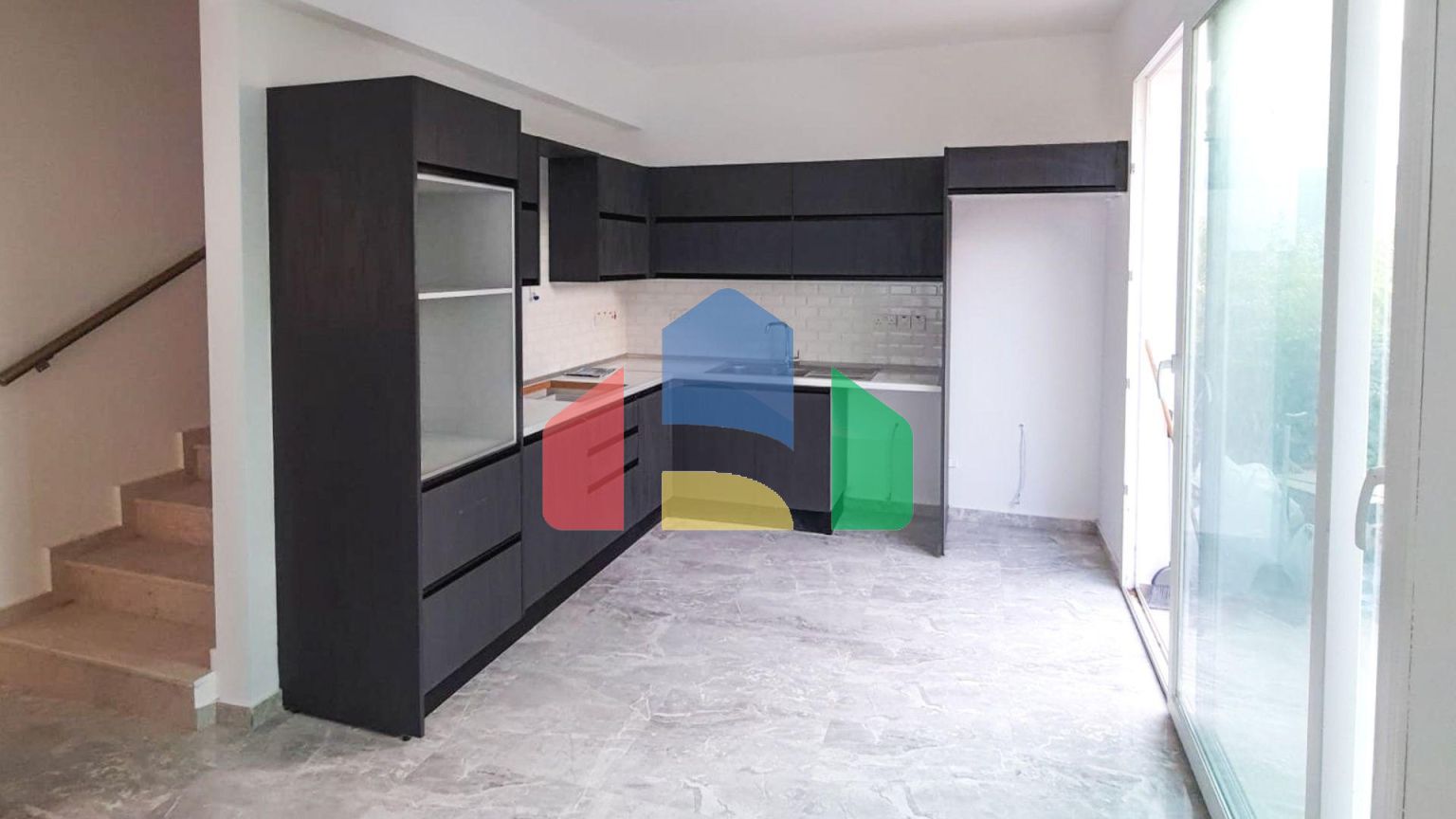 Двухэтажная 4-комнатная вилла 140 м2 с потрясающим видом на горы