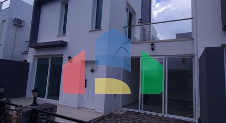 Двухэтажная 4-комнатная вилла 140 м2 с потрясающим видом на горы Двухэтажная 4-комнатная вилла 140 м2 с потрясающим видом на горы