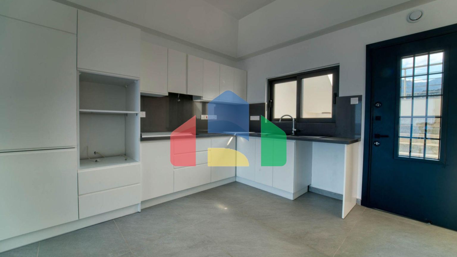 4-комнатный пентхаус 114 м2 с бассейном на крыше и неперекрываемыми видами на море!