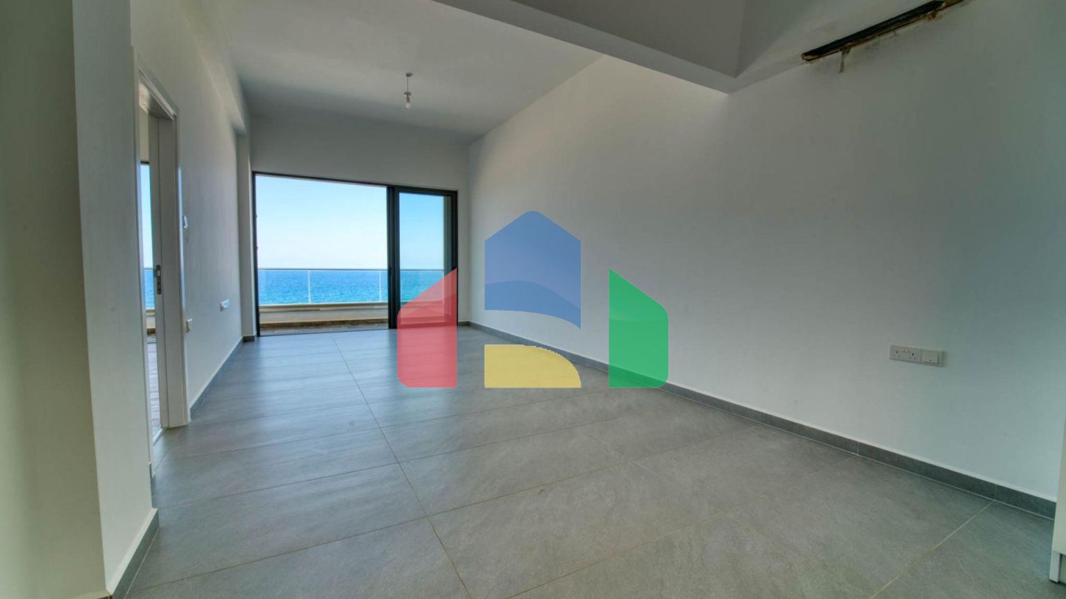 4-комнатный пентхаус 114 м2 с бассейном на крыше и неперекрываемыми видами на море!