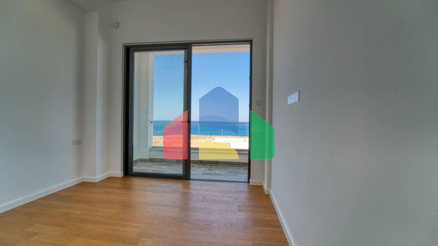 4-комнатный пентхаус 114 м2 с бассейном на крыше и неперекрываемыми видами на море!