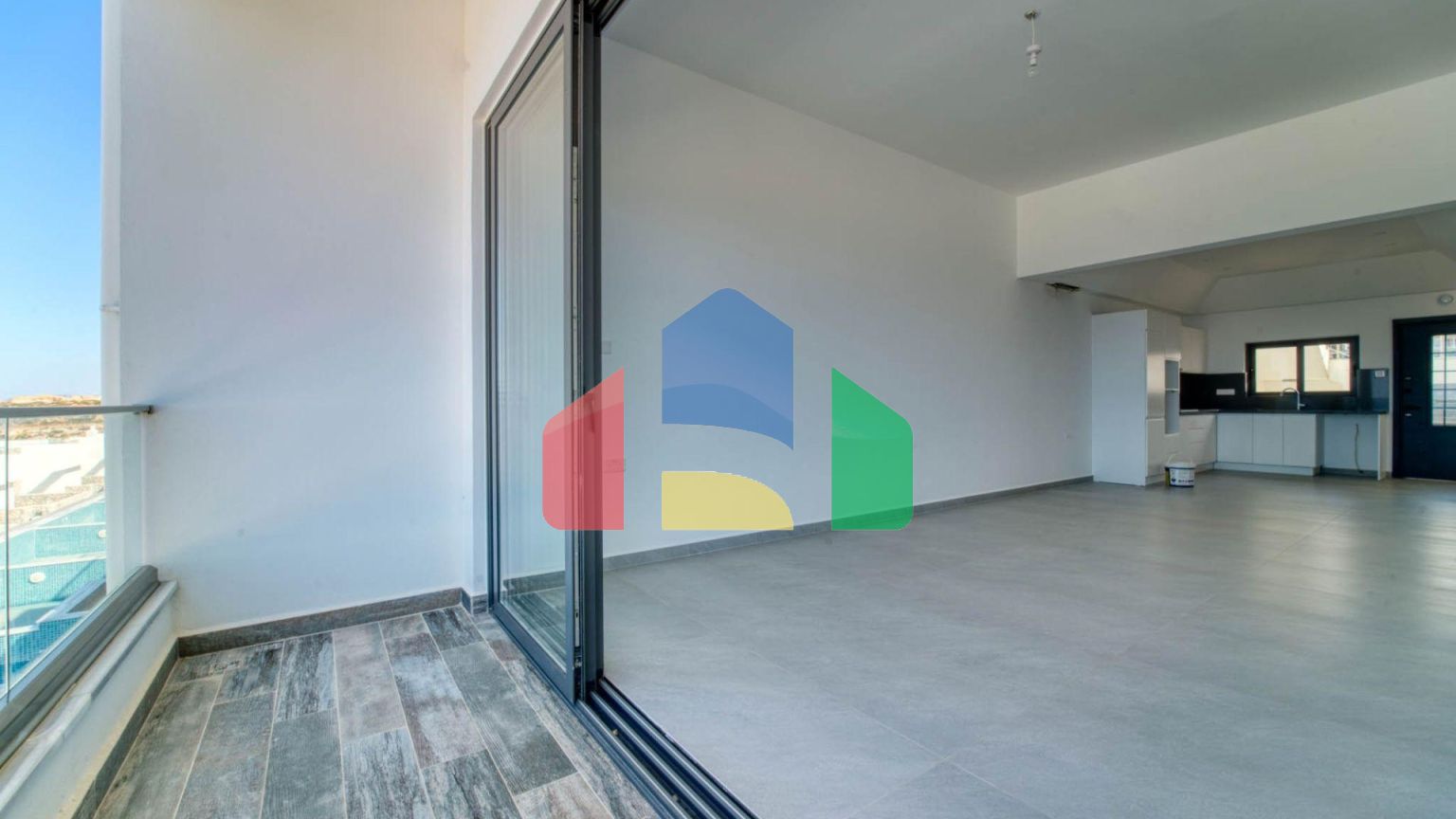 4-комнатный пентхаус 114 м2 с бассейном на крыше и неперекрываемыми видами на море!