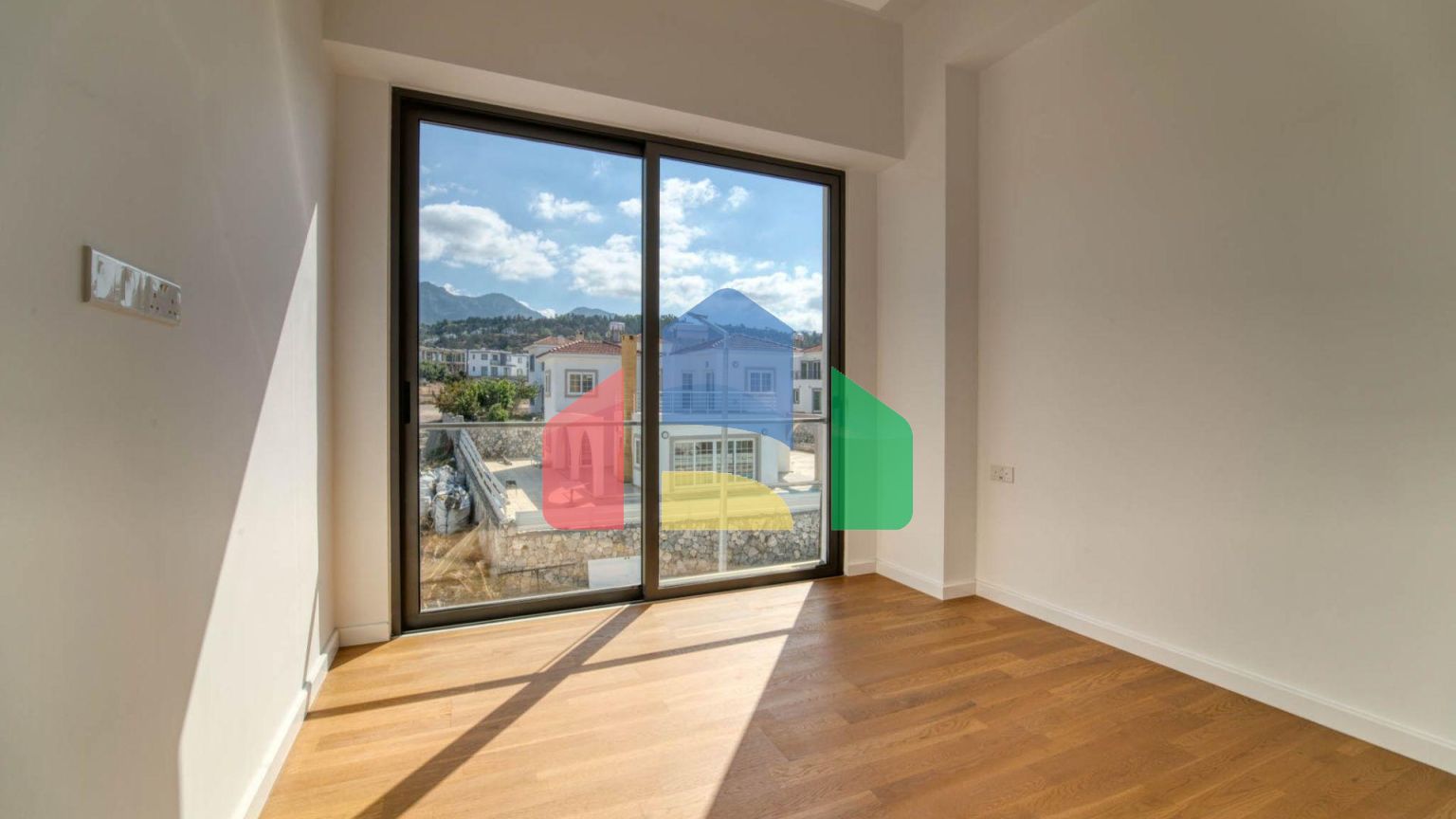 4-комнатный пентхаус 114 м2 с бассейном на крыше и неперекрываемыми видами на море!