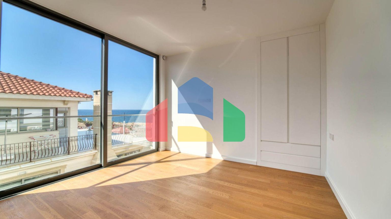 4-комнатный пентхаус 114 м2 с бассейном на крыше и неперекрываемыми видами на море!