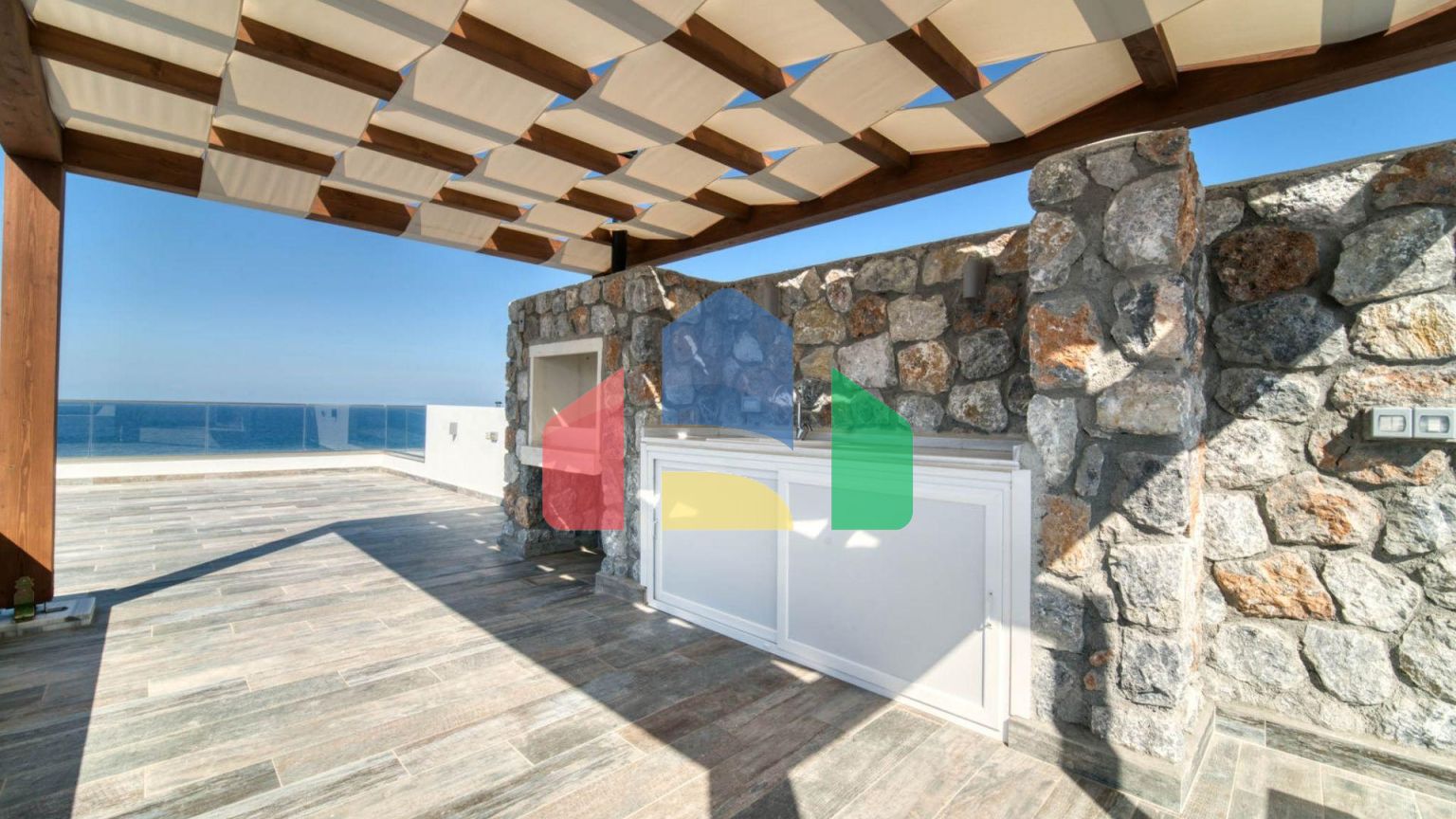 4-комнатный пентхаус 114 м2 с бассейном на крыше и неперекрываемыми видами на море!