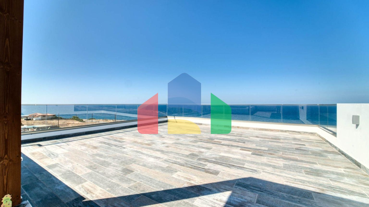 4-комнатный пентхаус 114 м2 с бассейном на крыше и неперекрываемыми видами на море!