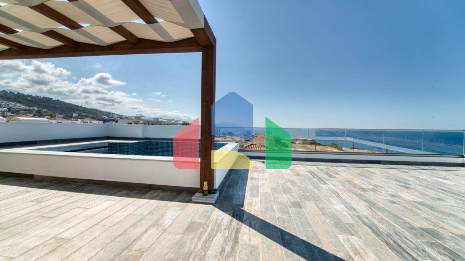 4-комнатный пентхаус 114 м2 с бассейном на крыше и неперекрываемыми видами на море!