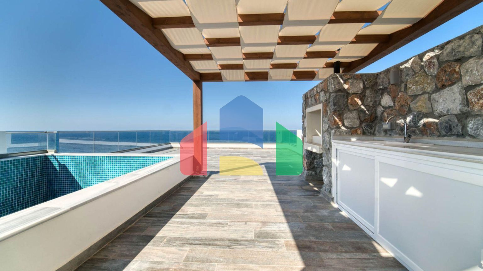 4-комнатный пентхаус 114 м2 с бассейном на крыше и неперекрываемыми видами на море!