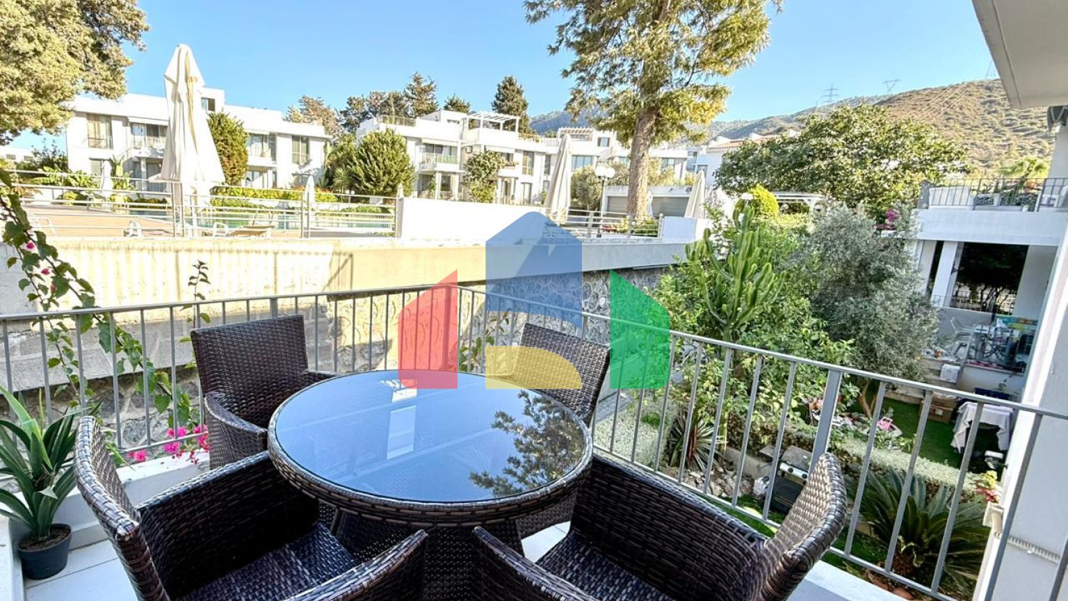 3-комнатный пентхаус 61 м2 с террасой на крыше 44 м2 полностью меблирован