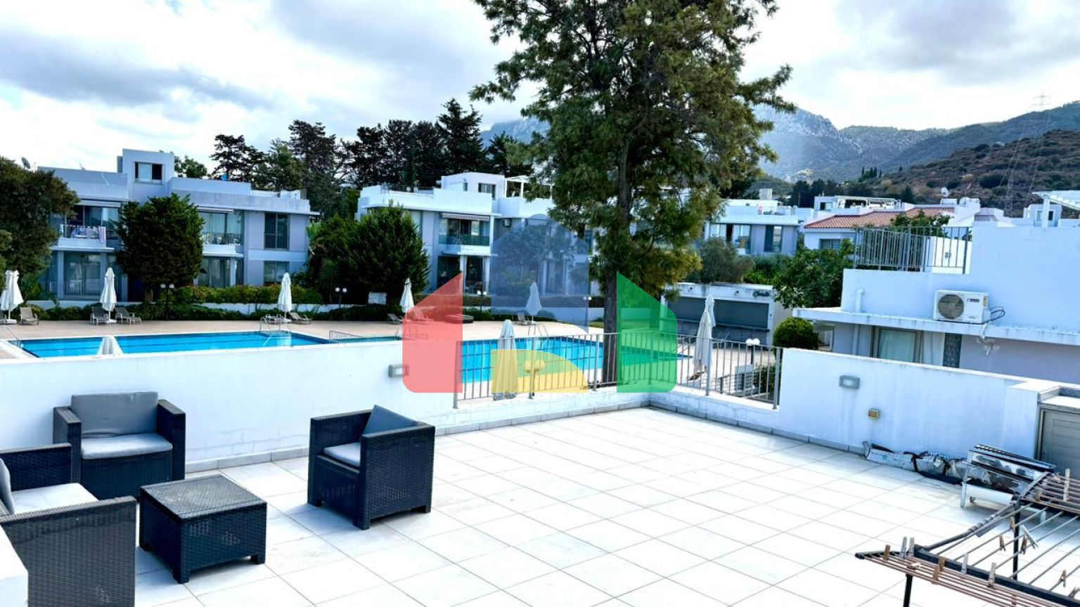 3-комнатный пентхаус 61 м2 с террасой на крыше 44 м2 полностью меблирован