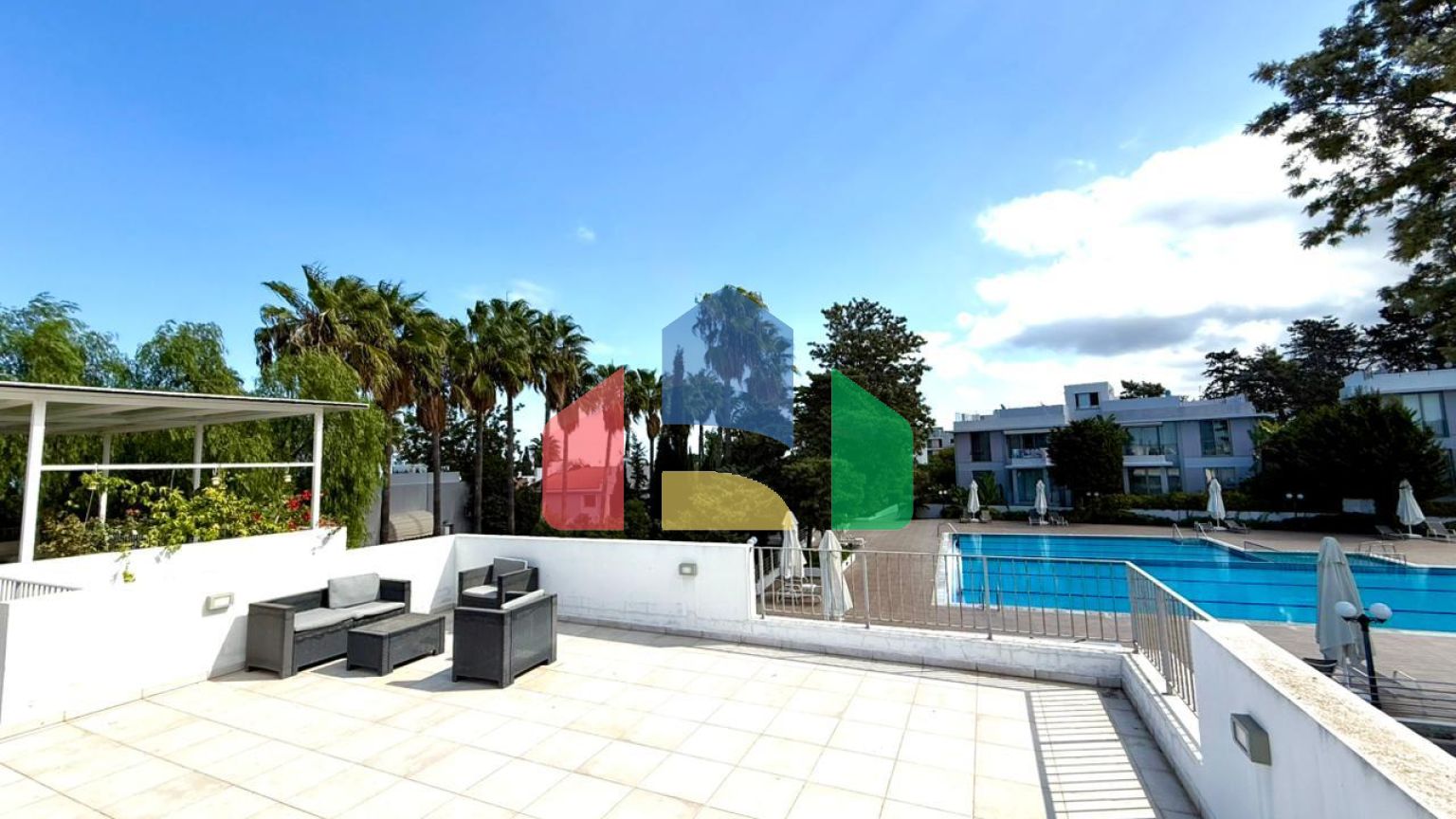 3-комнатный пентхаус 61 м2 с террасой на крыше 44 м2 полностью меблирован